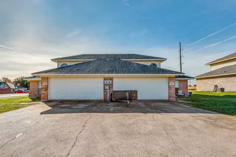 316 California Dr, Glenn Heights, TX 75154