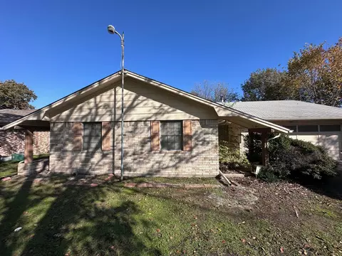 2502 Vernon St, Greenville, TX 75402