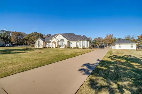 1121 Whispering Spring Ct, Burleson, TX 76028