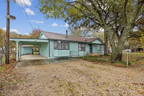 560 Lakeshore Rd, Shady Shores, TX 76208