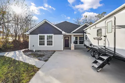 Exterior - 330 E Munson St, Denison, TX 75021 photo 3 of 12