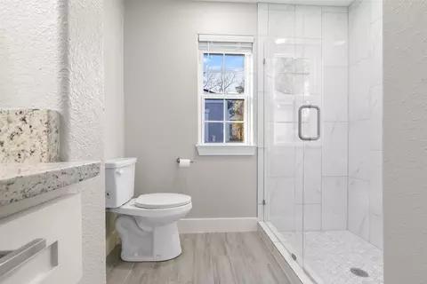 Bath - 330 E Munson St, Denison, TX 75021 photo 3 of 4