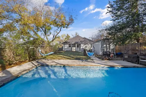 Exterior - 330 E Munson St, Denison, TX 75021 photo 10 of 12