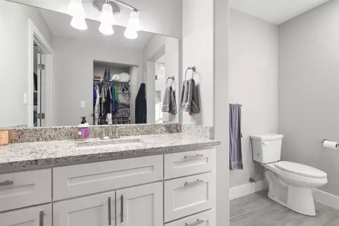 Bath - 330 E Munson St, Denison, TX 75021 photo 4 of 4