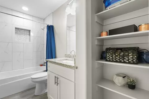Bath - 330 E Munson St, Denison, TX 75021 photo 1 of 4