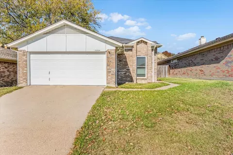 10704 Lone Pine Ln, Fort Worth, TX 76108