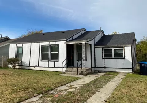 2720 Vogt St, Fort Worth, TX 76105