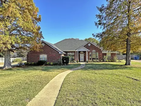 914 Van Winkle Cir, Athens, TX 75751