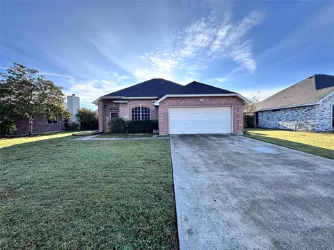 902 Concord St, Forney, TX 75126