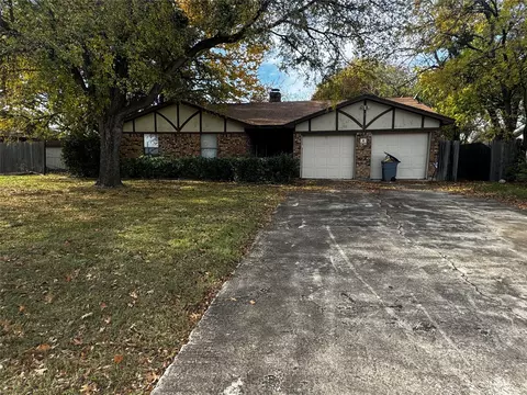 2209 Hardy Rd, Grand Prairie, TX 75051