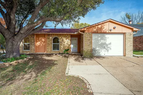 7401 Chelmsford Pl, North Richland Hills, TX 76182