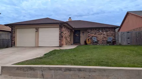 520 Valley Mills Dr, Arlington, TX 76018