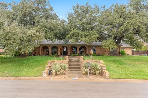 12 Lombardy Ter, Benbrook, TX 76132