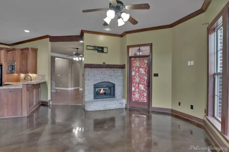 Living - 9910 Loveland Ct, Shreveport, LA 71106 photo 6 of 6