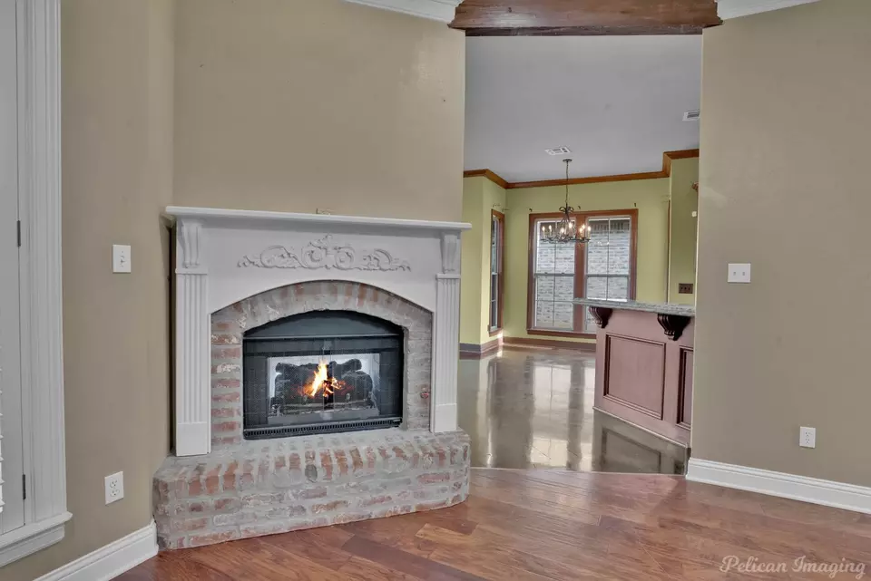 Living - 9910 Loveland Ct, Shreveport, LA 71106 photo 4 of 6