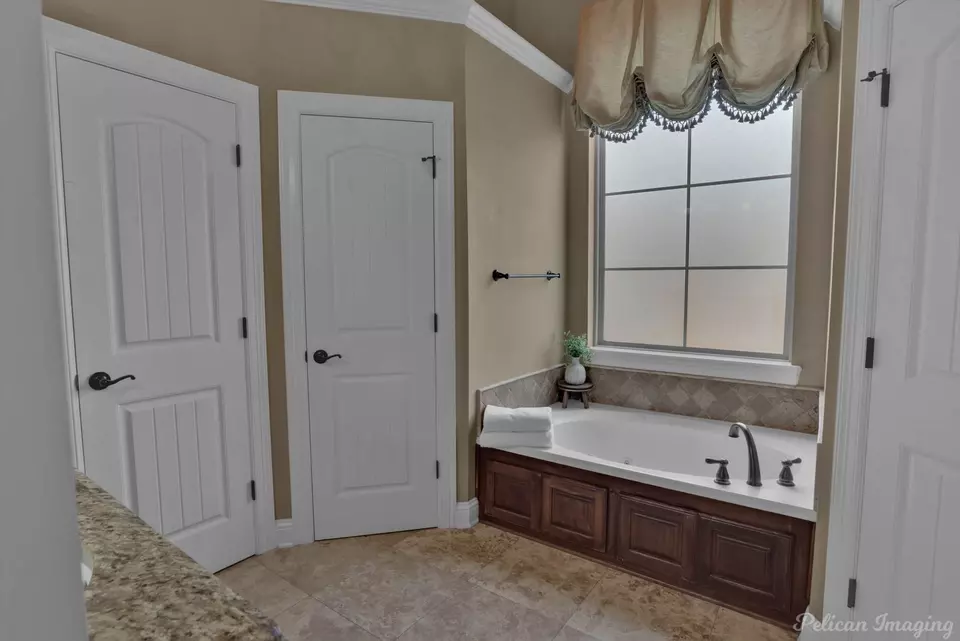 Bath - 9910 Loveland Ct, Shreveport, LA 71106 photo 5 of 6