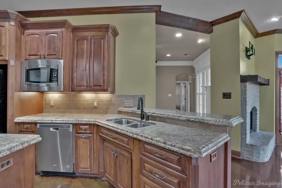 Kitchen - 9910 Loveland Ct, Shreveport, LA 71106 photo 3 of 4