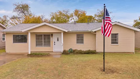 517 Himes Dr, Euless, TX 76039
