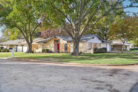 937 Madrid St, Hurst, TX 76053