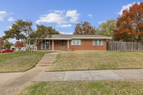 8282 Chapin Rd, Fort Worth, TX 76116