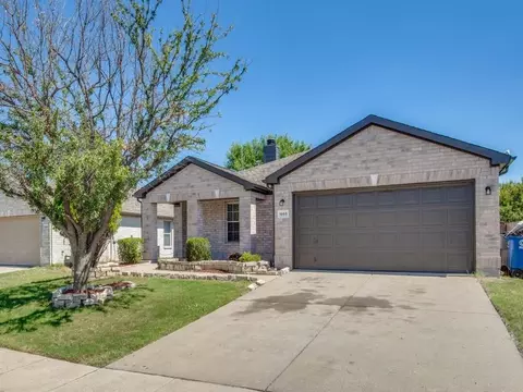 1665 Crown Point Dr, Little Elm, TX 75036