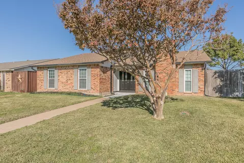 2205 Marble Falls Dr, Carrollton, TX 75007