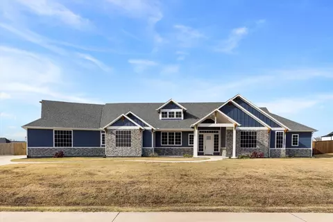 2041 Constitution Ct, Nevada, TX 75173