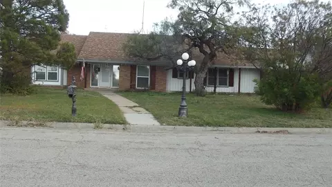 504 Western Dr, Coleman, TX 76834