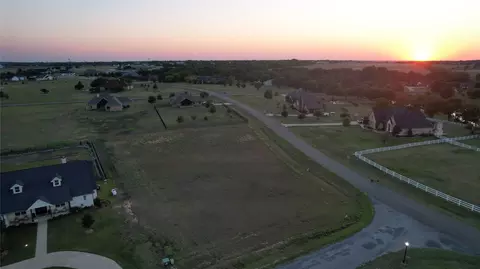 18 Mirror Lakes Ct, Gunter, TX 75058