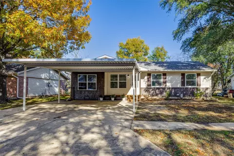 103 E Cunningham St, Bonham, TX 75418