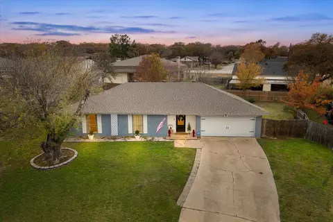 8400 Stonybrooke Ct, North Richland Hills, TX 76182