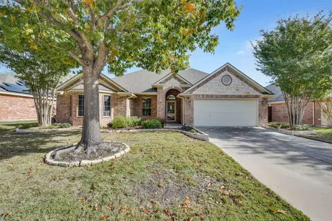 628 Chestnut Ln, Saginaw, TX 76179