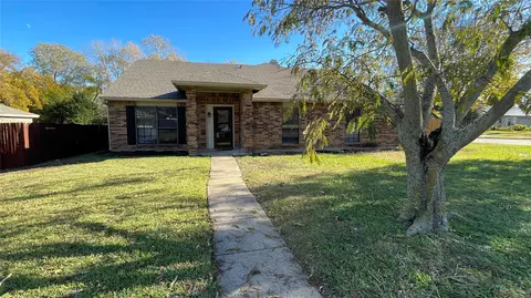 316 Diamond Dr, Desoto, TX 75115