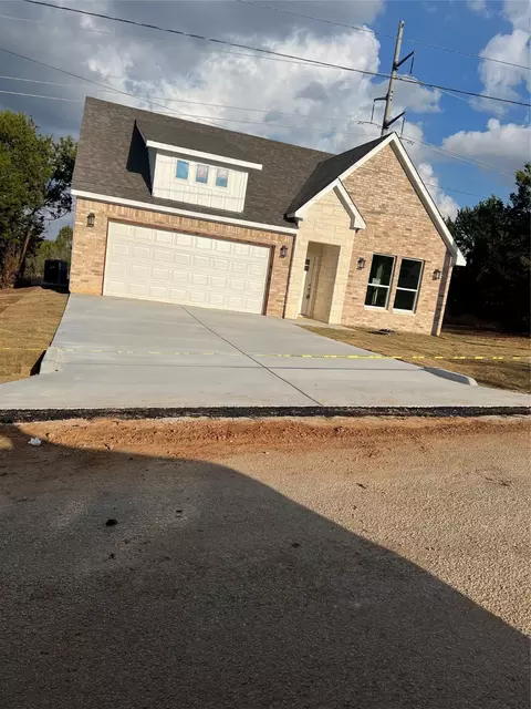 5829 Black Pine Cir, Granbury, TX 76048