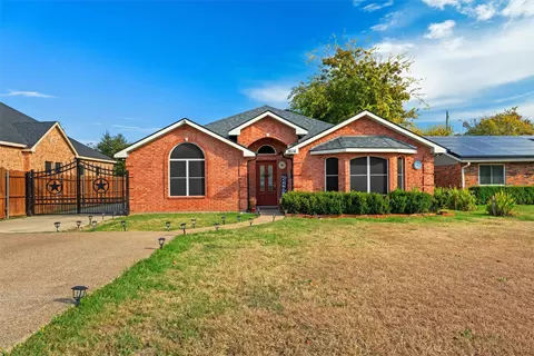 1614 Avenue Ave E, Grand Prairie, TX 75051