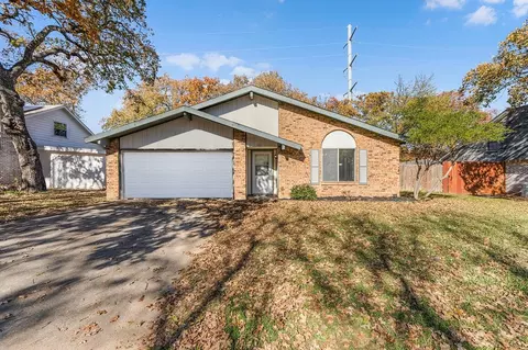 3017 White Oak Ln, Bedford, TX 76021