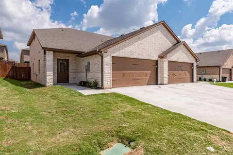 712 Rolling Terrace Cir, Granbury, TX 76049