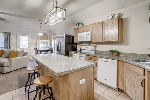 635 Stribling Cir, Azle, TX 76020