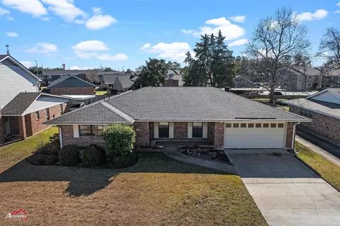 7642 University Dr, Shreveport, LA 71105