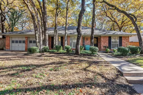 3104 Woodford Dr, Arlington, TX 76013
