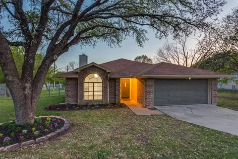 1608 E Bankhead Dr, Weatherford, TX 76086