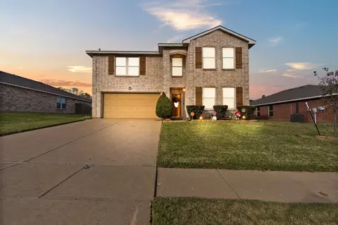 939 Medina Dr, Arlington, TX 76017