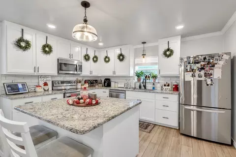 1112 N Oak St, Leonard, TX 75452