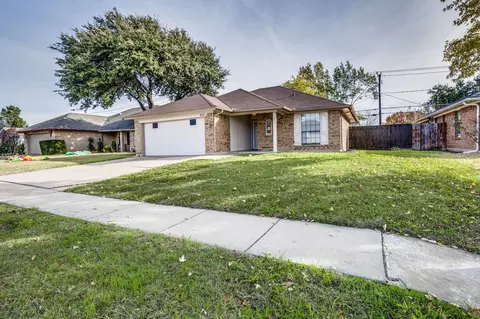 6211 Aires Dr, Arlington, TX 76001
