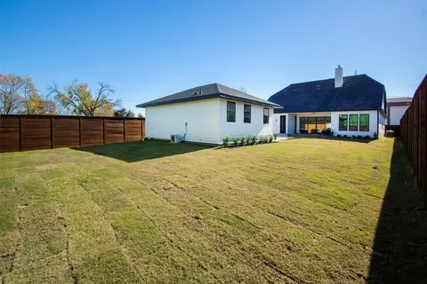 215 E Wall St, Grapevine, TX 76051 photo 19