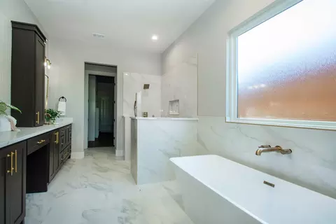 215 E Wall St, Grapevine, TX 76051 photo 9