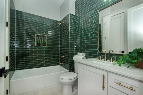 215 E Wall St, Grapevine, TX 76051 photo 30