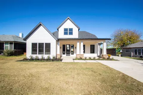215 E Wall St, Grapevine, TX 76051
