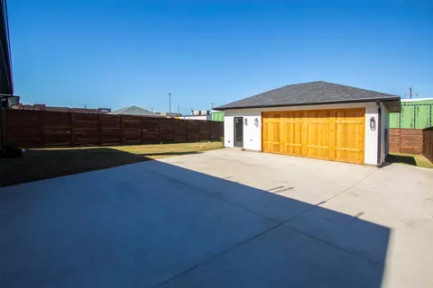 215 E Wall St, Grapevine, TX 76051 photo 15