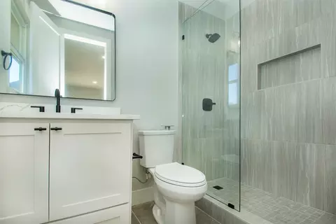 215 E Wall St, Grapevine, TX 76051 photo 21